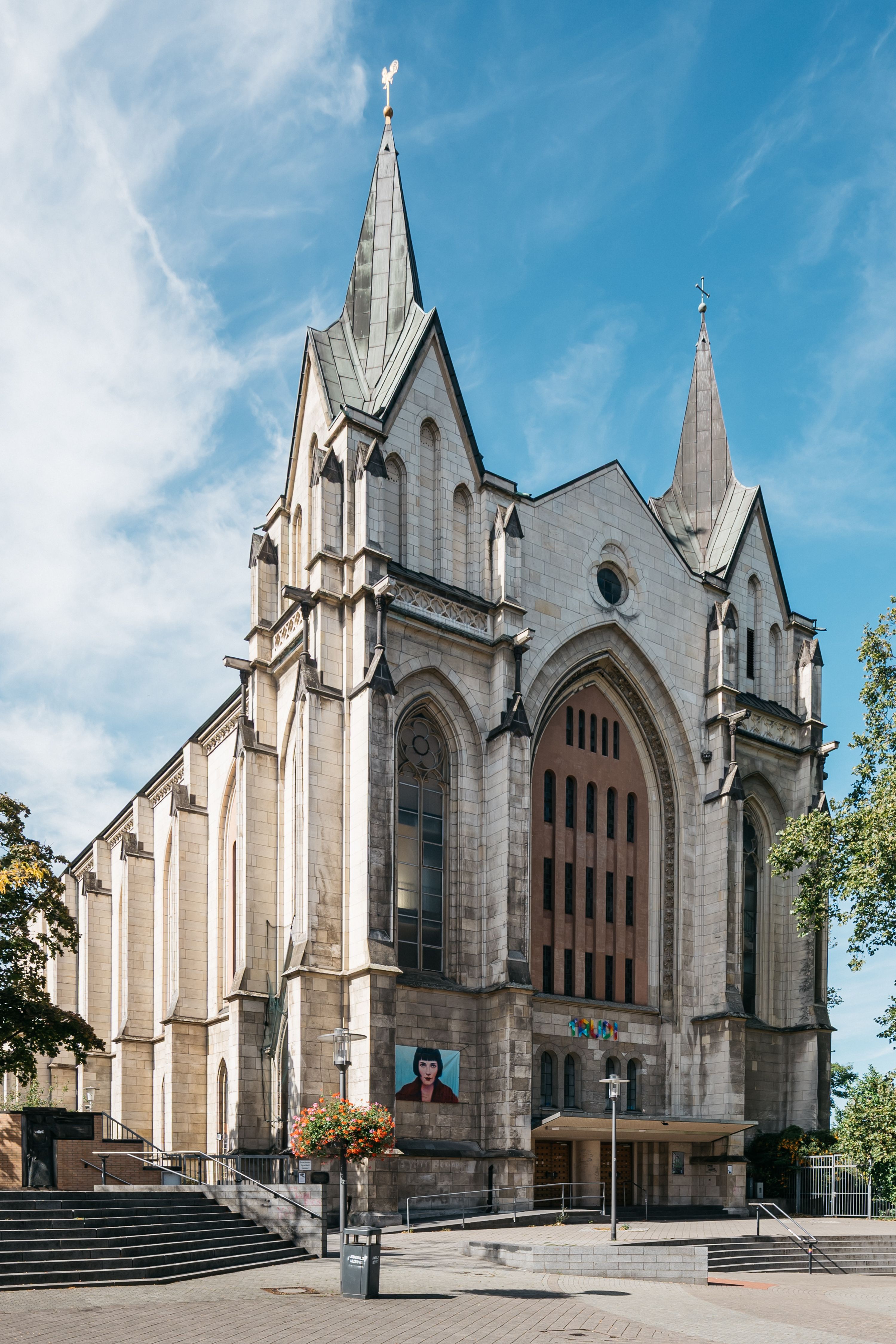 01-St-Gertrud-Kirche-Daniel-Sadrowski.jpg